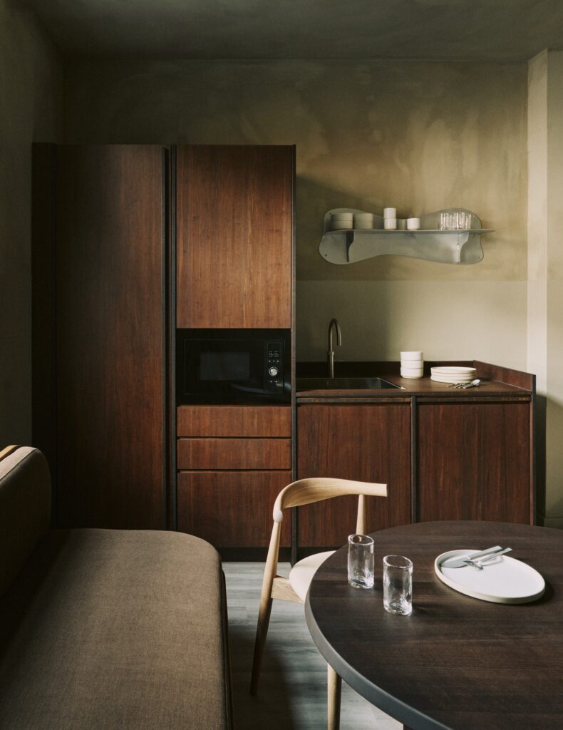 241203 house of grey nhs 017 web (1)