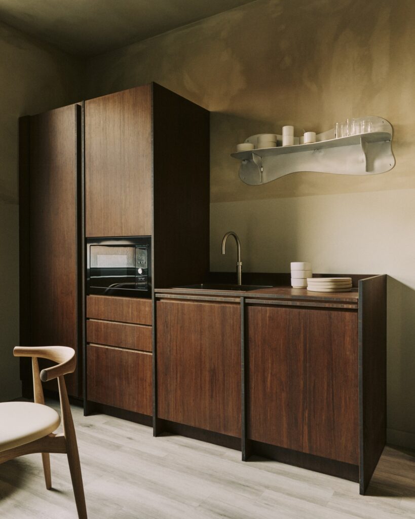 241203 house of grey nhs 021 web (1)