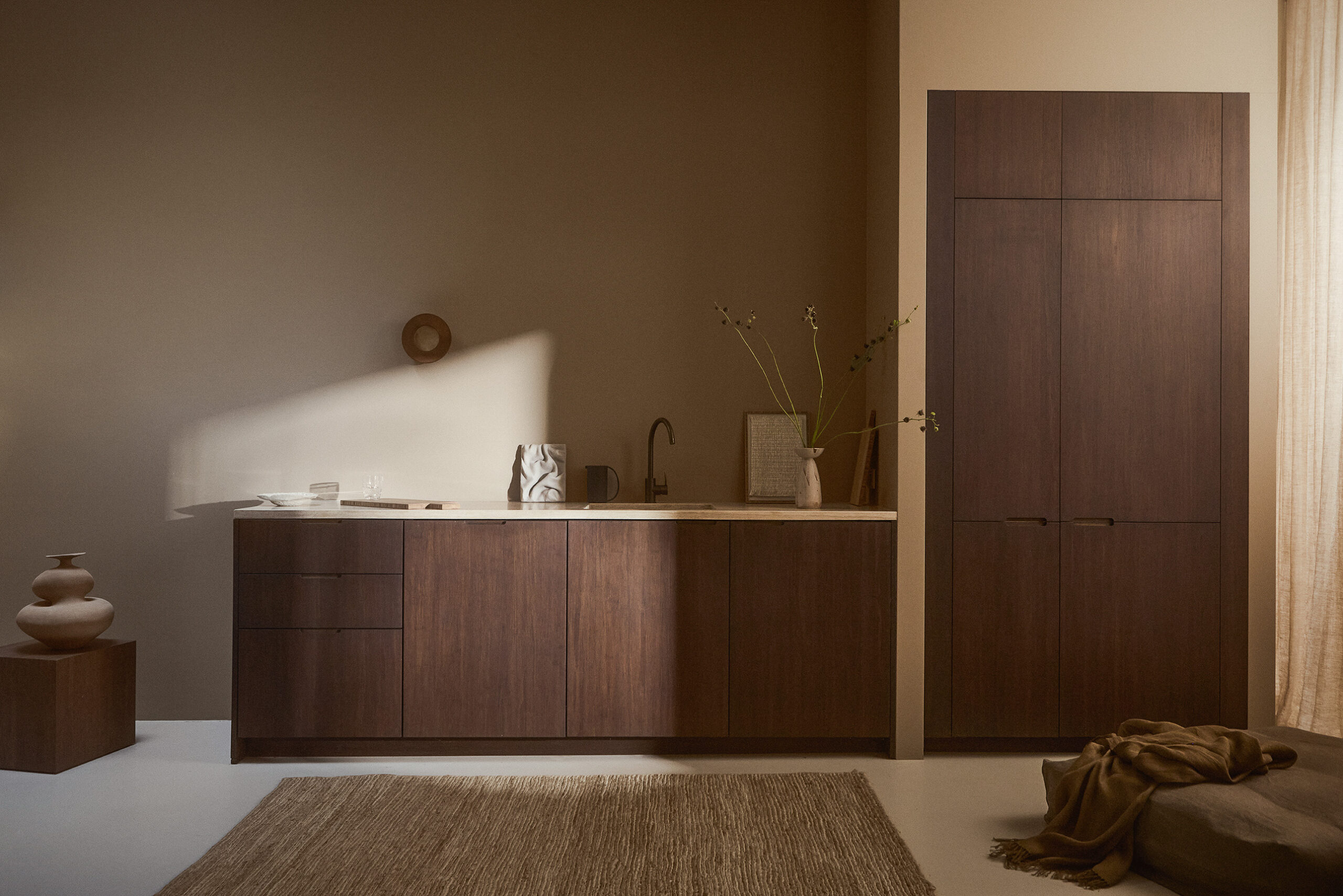 ae25 studio lounge chair