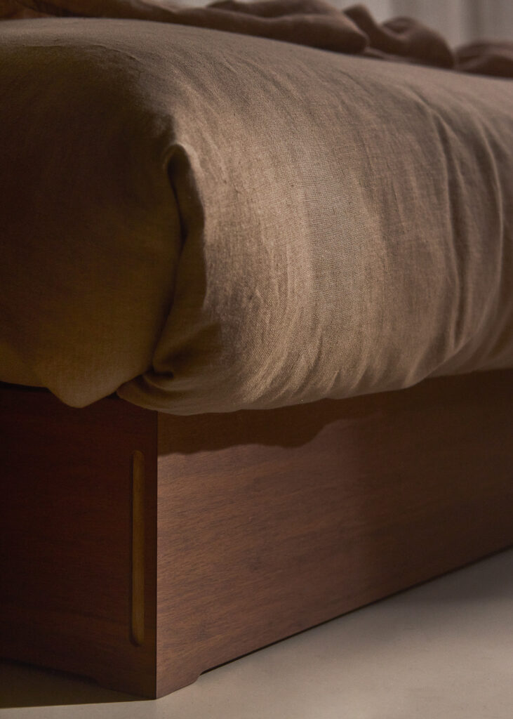 ae25 studio lounge chair