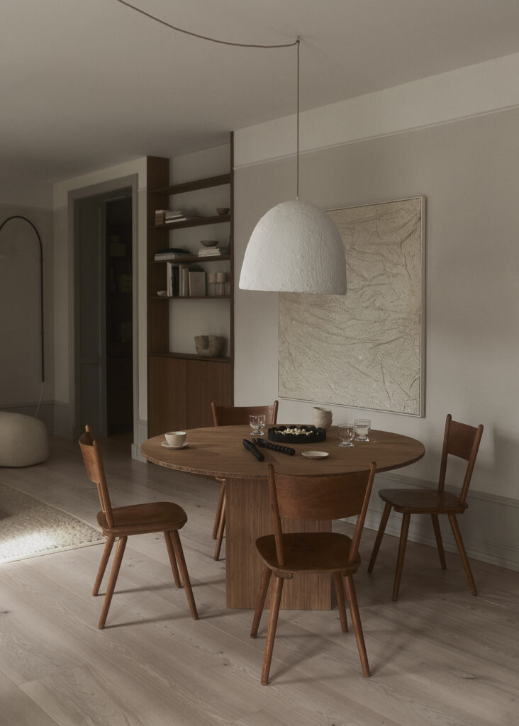 the e collection · archive sale · a4 round table